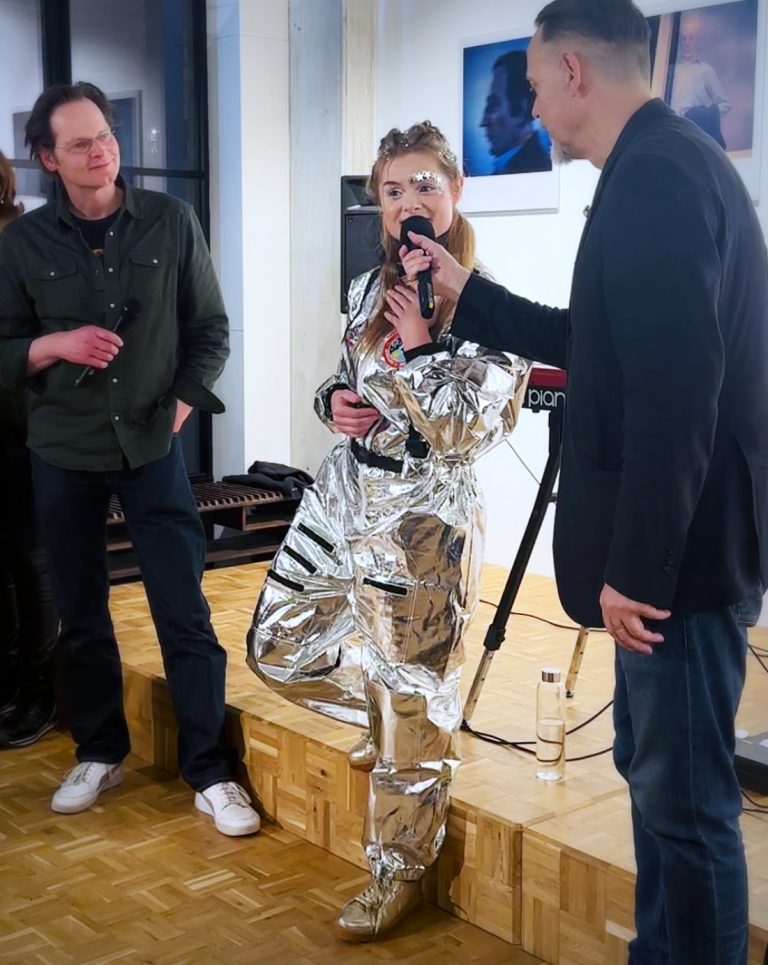 Lara Deutz geinterviewd door Hugo Borst in Galerie Weisbard